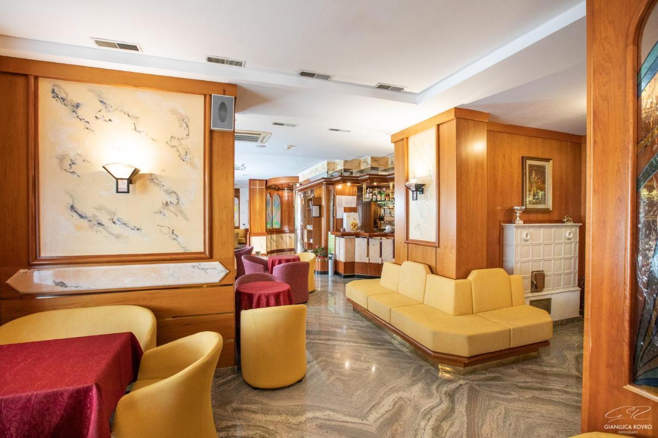 Hotel Posta 코마노테르메 외부 사진